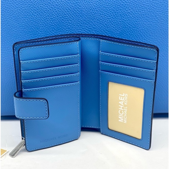 Michael Kors Medium Saffiano Leather
Wallet South Pacific - Picture 7 of 9